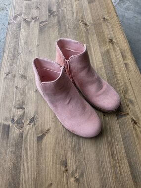 JustFab Pink Suede Kids Ankle Boots with Side Zip